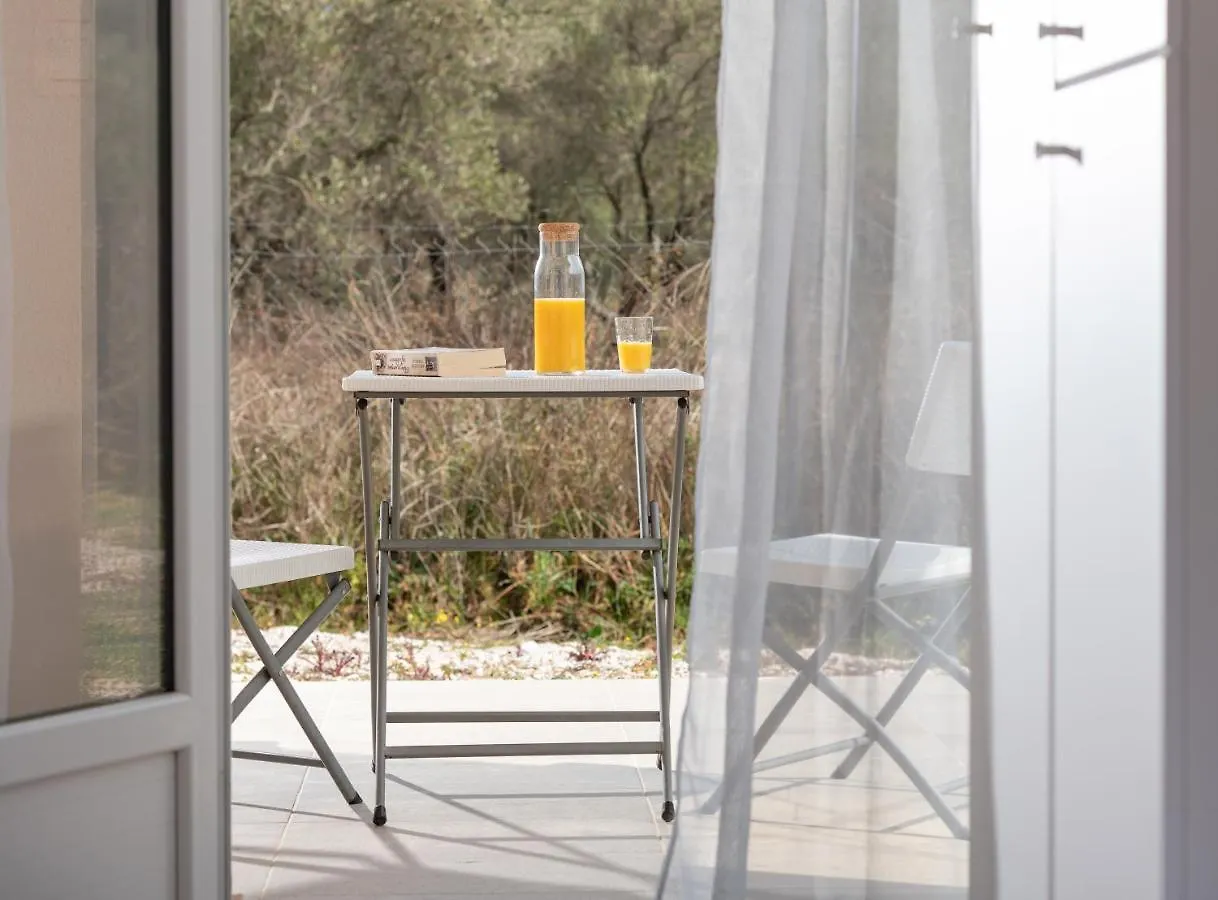 Les Oliviers - Studios & Apartments Βουρβουρού