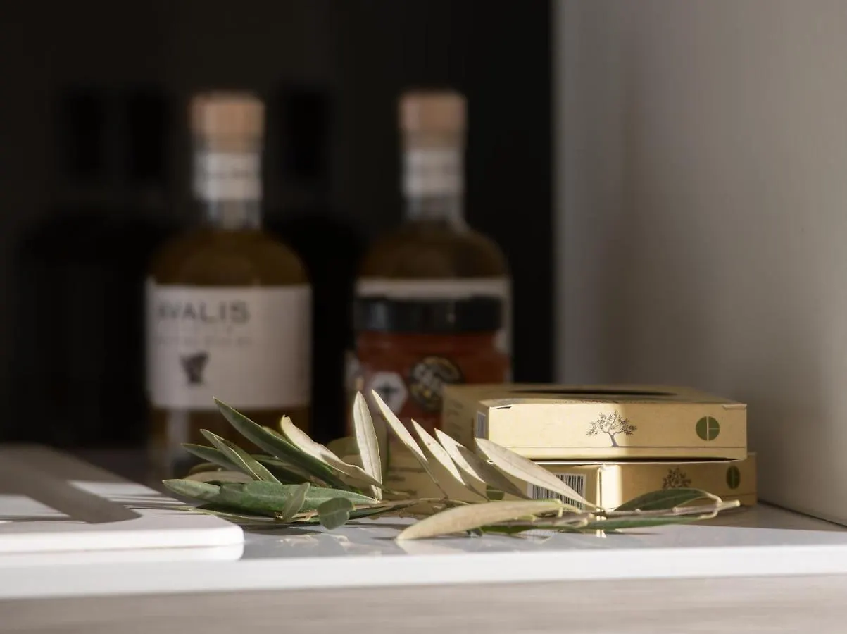 Les Oliviers - Studios & Apartments Βουρβουρού