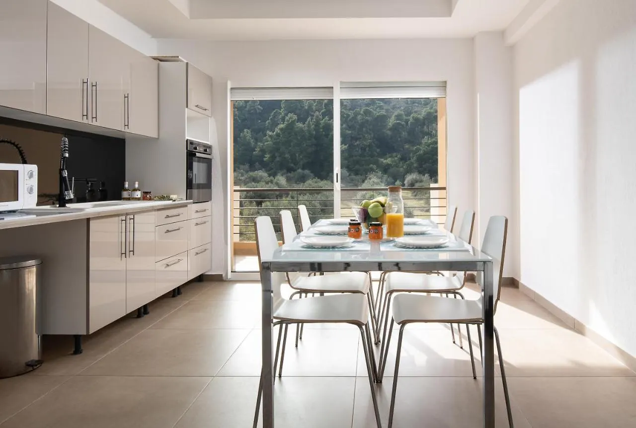 Les Oliviers - Studios & Apartments Βουρβουρού