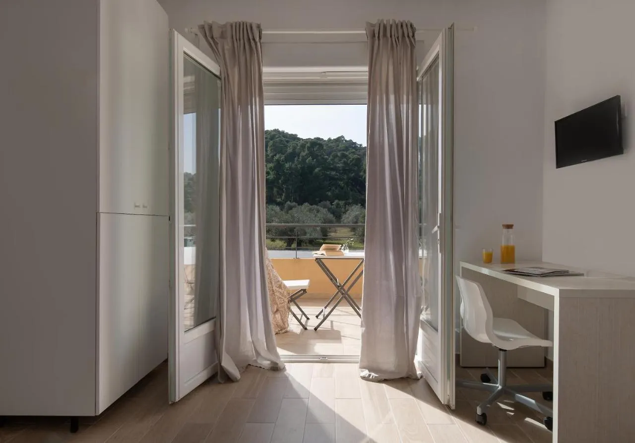 Les Oliviers - Studios & Apartments Βουρβουρού