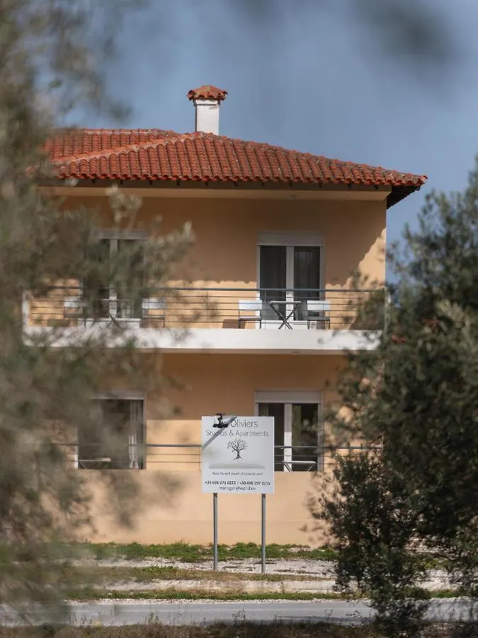 Les Oliviers - Studios & Apartments Βουρβουρού